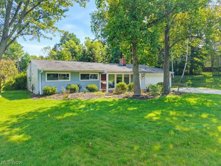 7817 Cambridge Drive, Brecksville, OH - Photo 2