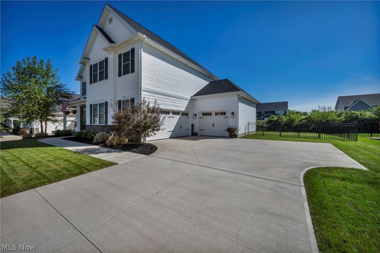36633 Capri Lane, North Ridgeville, OH - Photo 3