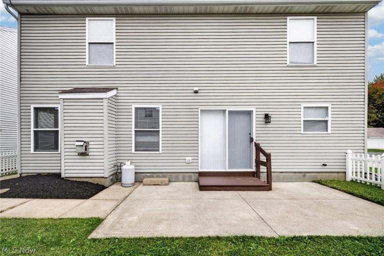 1115 Oxford Circle, Akron, OH - Photo 8