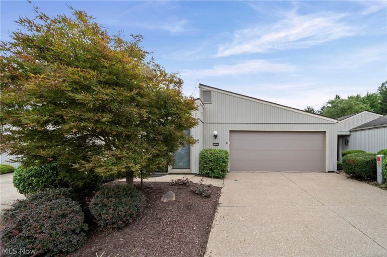 11025 Southwind Court, Strongsville, OH - Photo 3