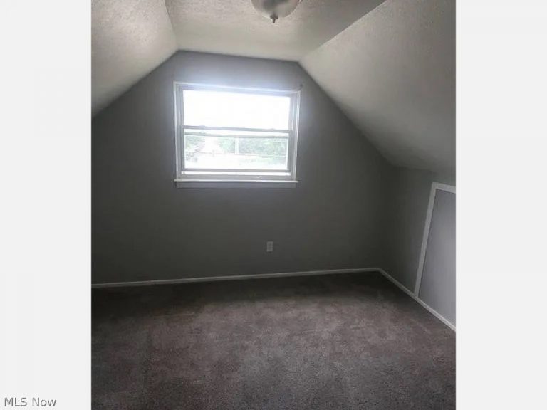 4595 Lee Road, Cleveland, OH - Photo 8