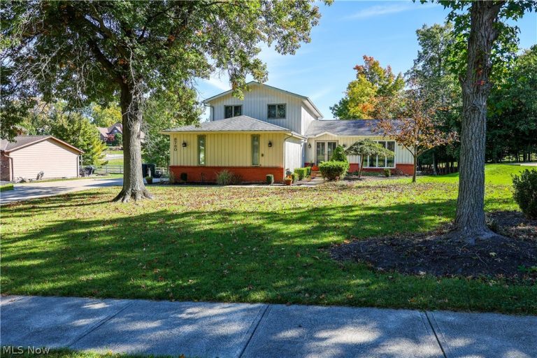 8780 Oakwood Lane, North Royalton, OH, 44133