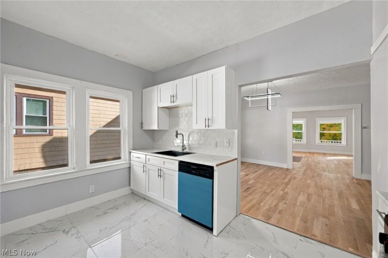 3379 Euclid Heights Boulevard #B, Cleveland Heights, OH - Photo 3