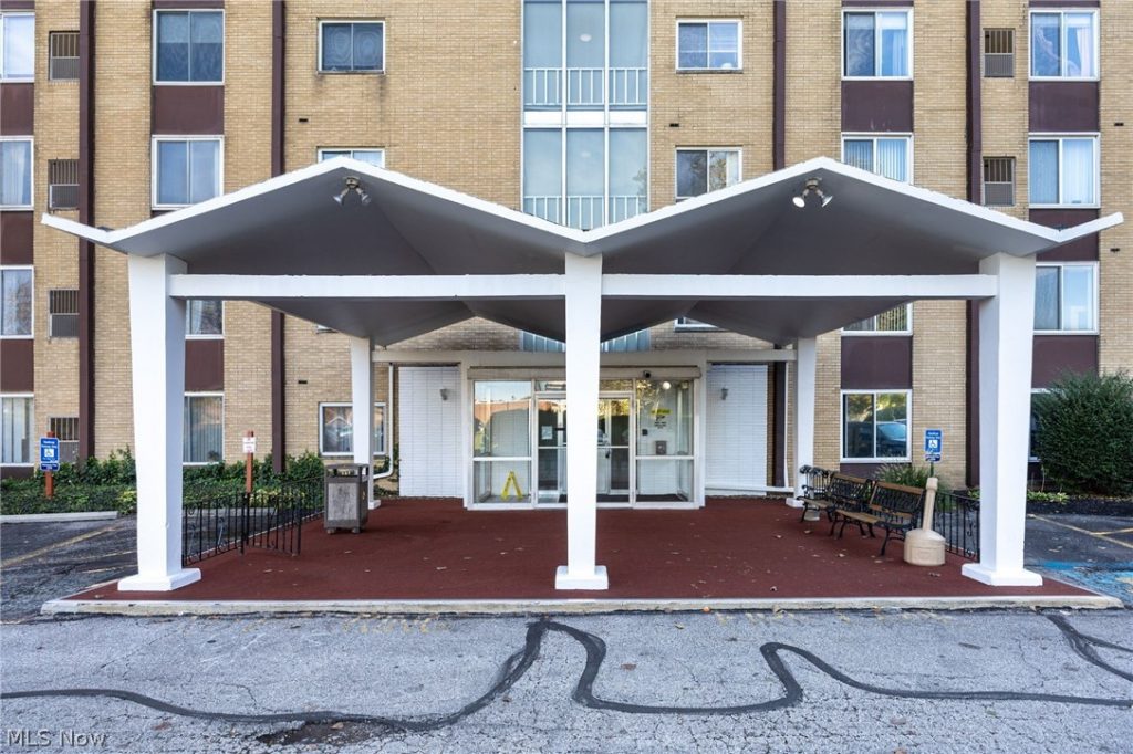 25735 Lorain Road #210, North Olmsted, OH