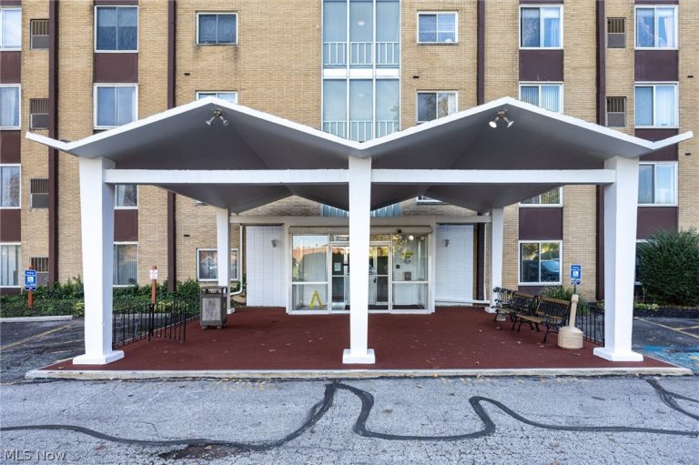 25735 Lorain Road #210, North Olmsted, OH, 44070