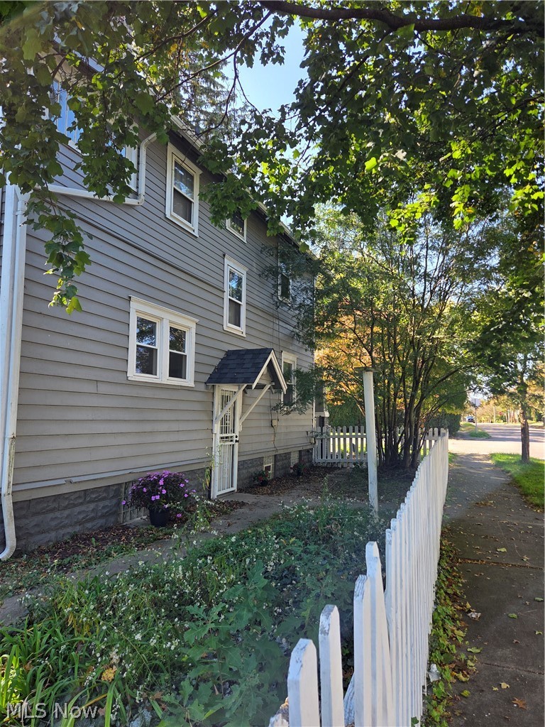 995 Howard Street, Akron, OH - Photo 2