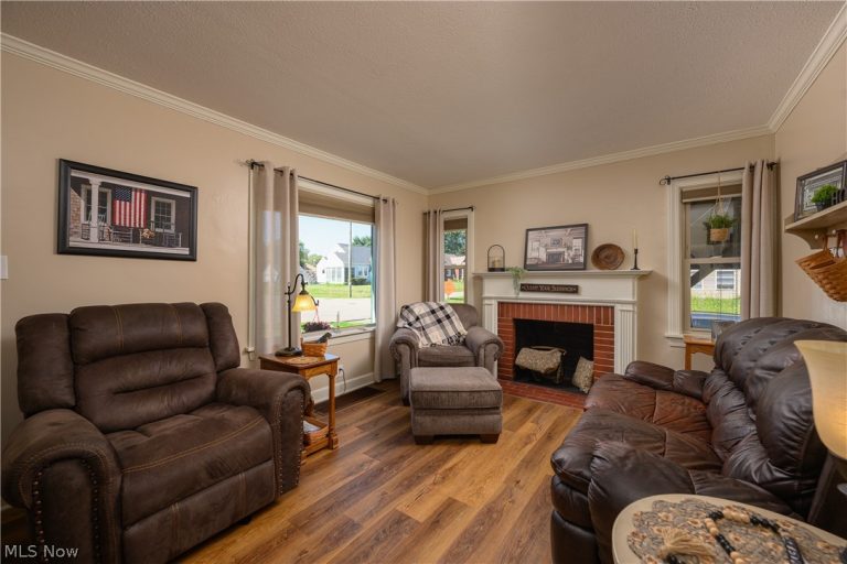 4457 Emma Place, Canton, OH - Photo 3