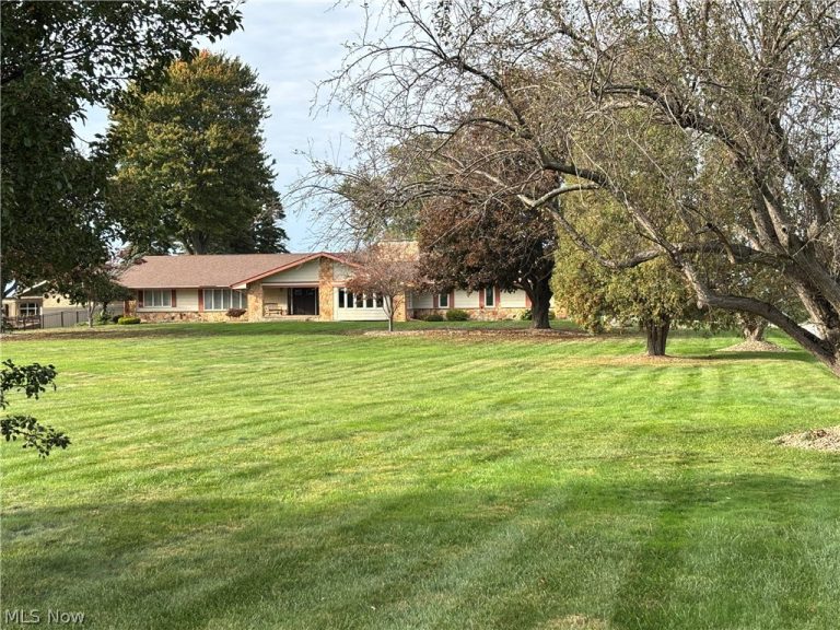 1266 Lake Road, Conneaut, OH, 44030