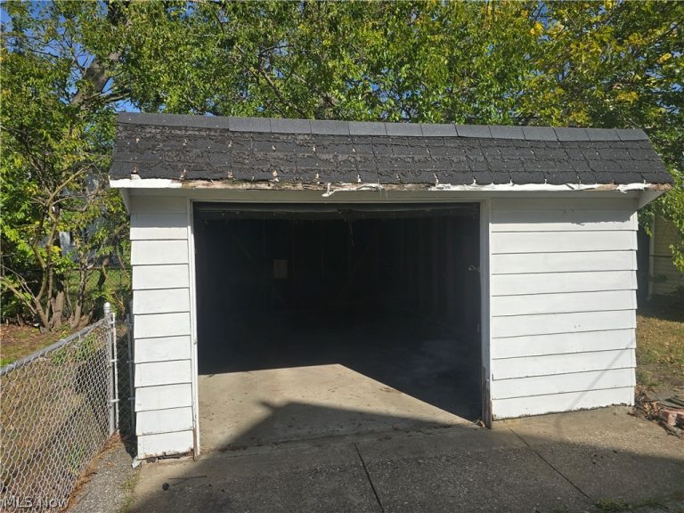 10927 Hampden Avenue, Cleveland, OH - Photo 5