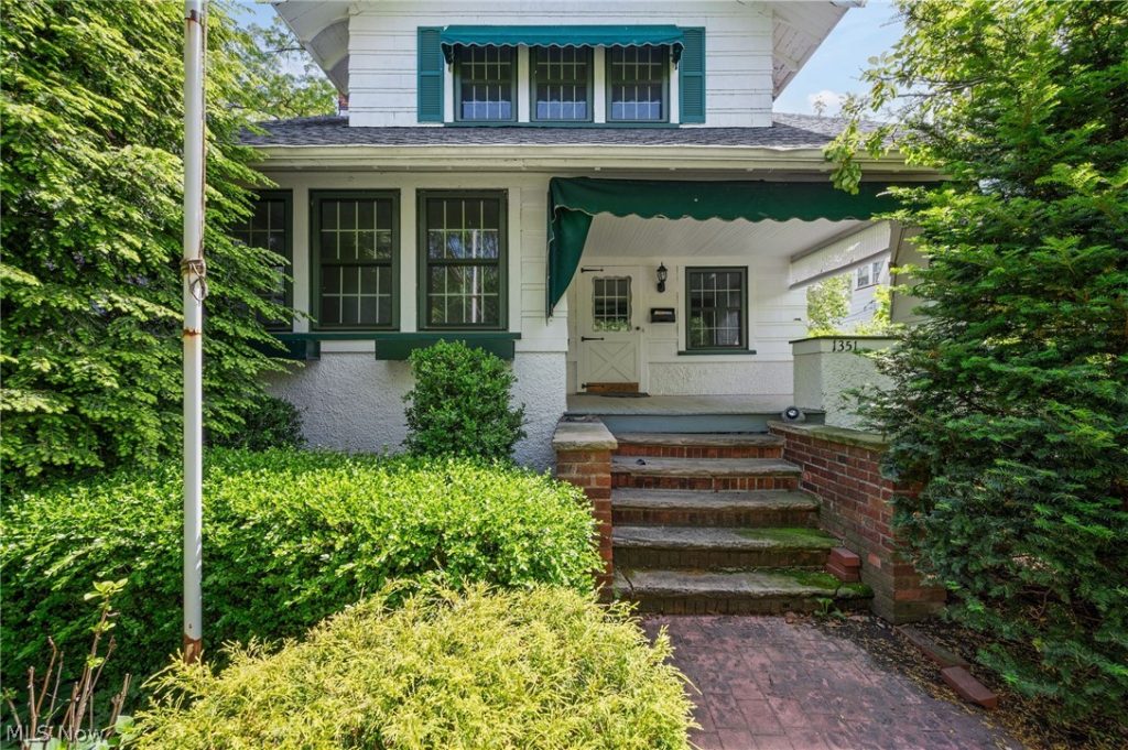 1351 Manor Park Avenue, Lakewood, OH