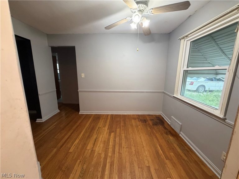 11509 Chester Road, Garfield Heights, OH - Photo 6