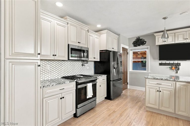 17705 Sedalia Avenue, Cleveland, OH - Photo 5