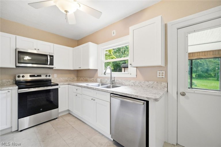 6917 Daisy Avenue, Brecksville, OH - Photo 3