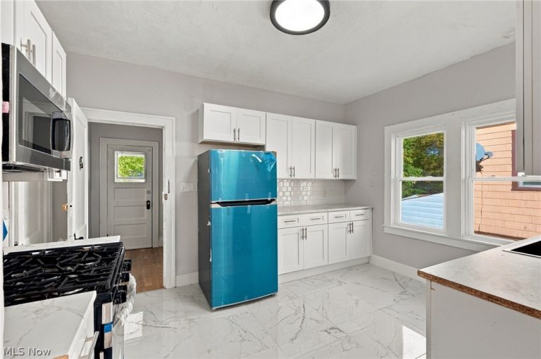 3379 Euclid Heights Boulevard #B, Cleveland Heights, OH - Photo 5