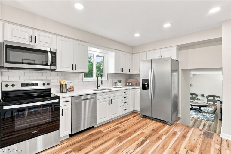 6126 Park Ridge Drive, North Olmsted, OH - Photo 3