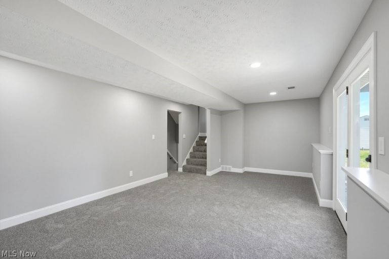 3246 Waterloo Road, Akron, OH - Photo 6