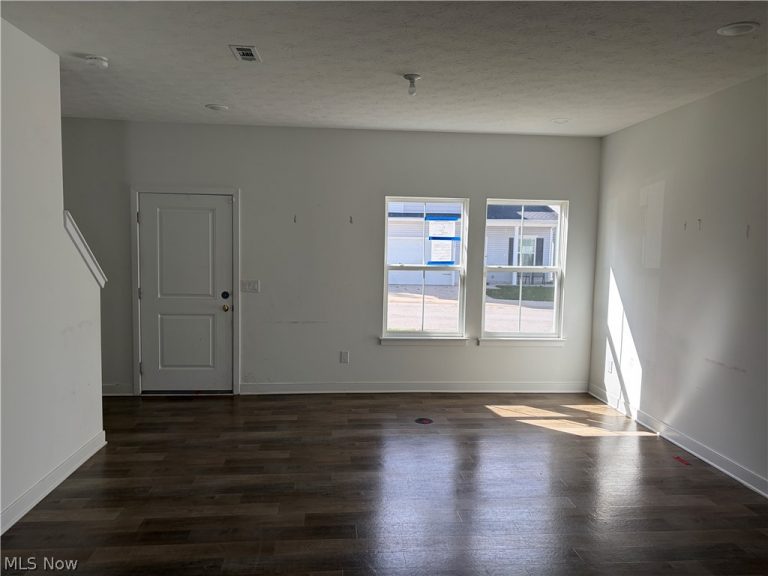 473 Auld Farm Circle, Akron, OH - Photo 5