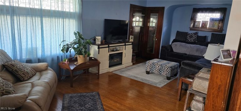 8312 Garfield Boulevard, Garfield Heights, OH - Photo 2