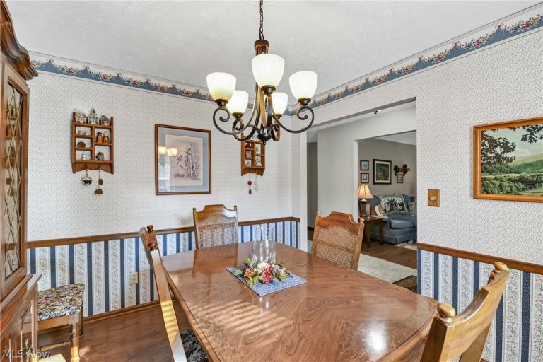 3240 Forest Overlook Drive, Seven Hills, OH - Photo 4