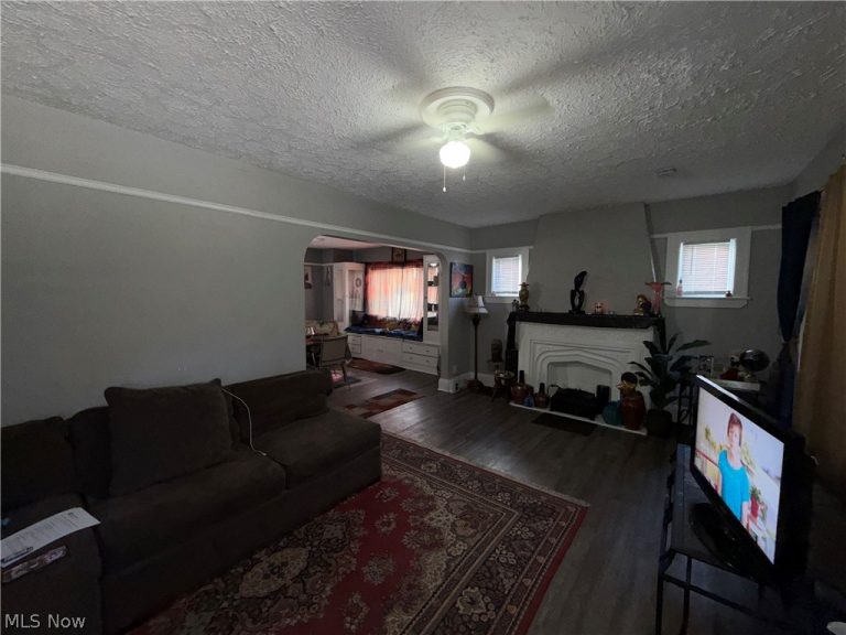 18710 Neff Road, Cleveland, OH - Photo 2