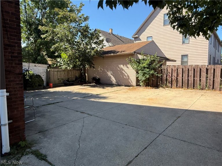 2018 Dowd Avenue, Lakewood, OH - Photo 4
