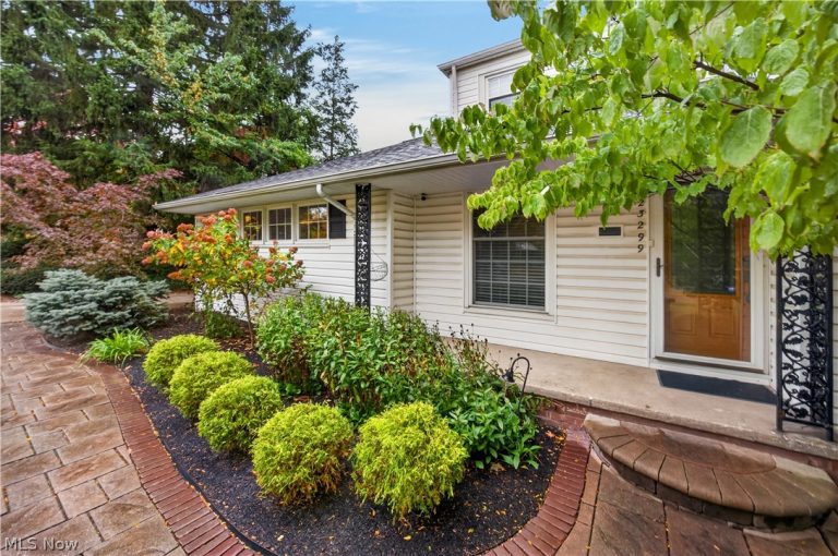 23299 Shelburne Road, Shaker Heights, OH - Photo 2