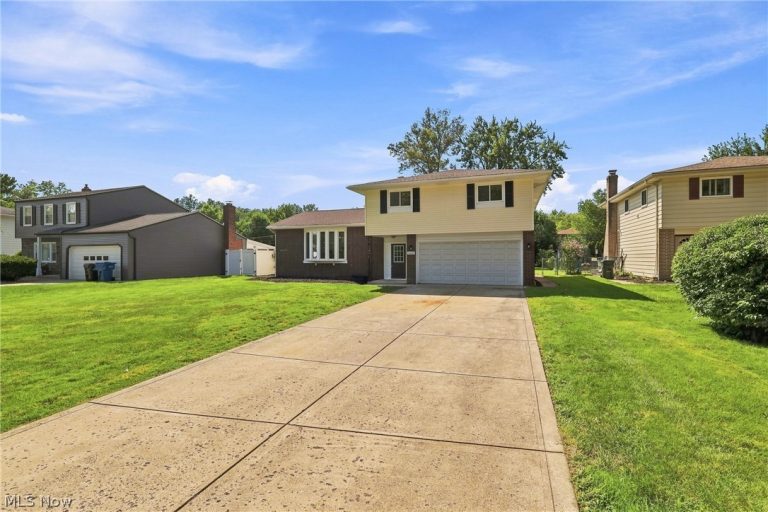6126 Park Ridge Drive, North Olmsted, OH - Photo 2