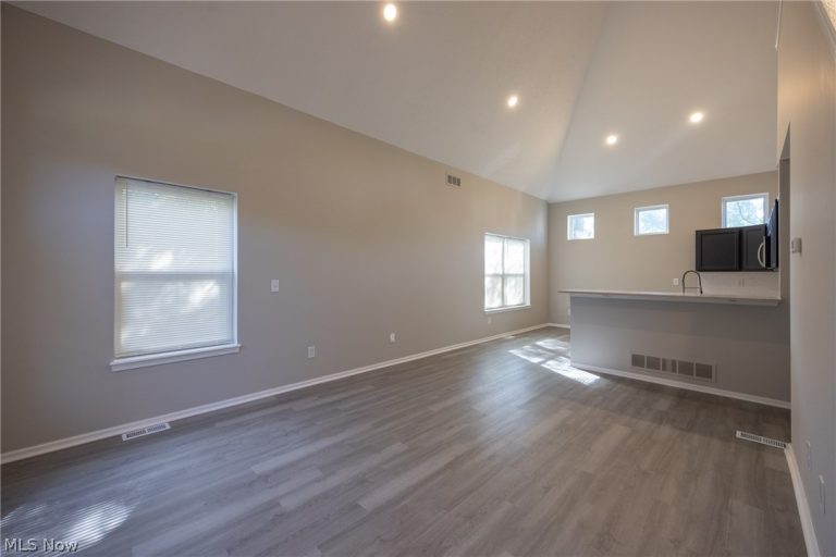 3718 Minster Court, Cleveland, OH - Photo 3