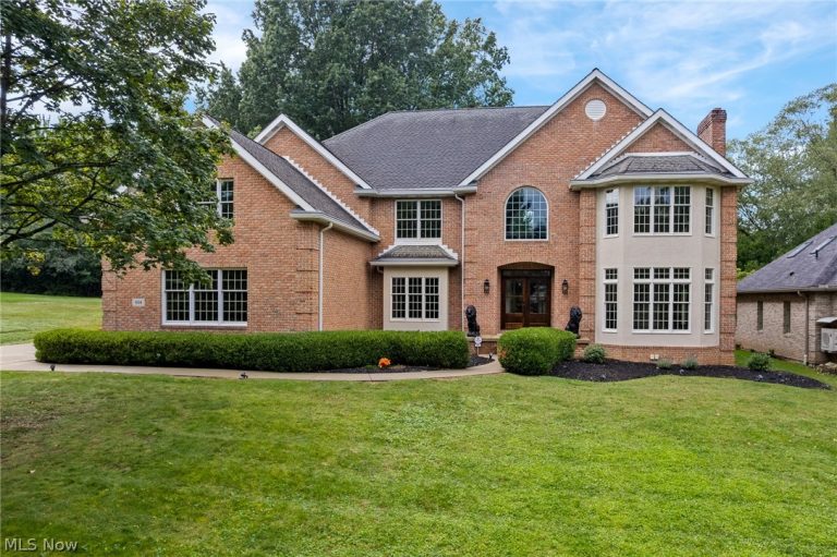 834 Eaton Park Lane, Akron, OH - Photo 2