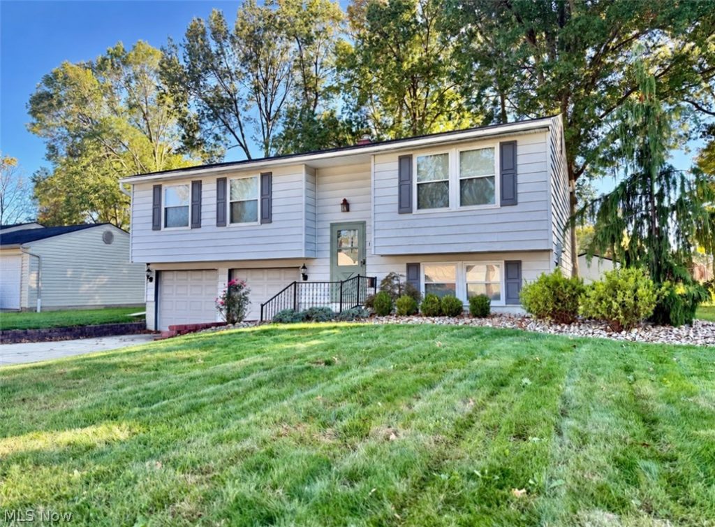 126 Blossom Lane, Niles, OH