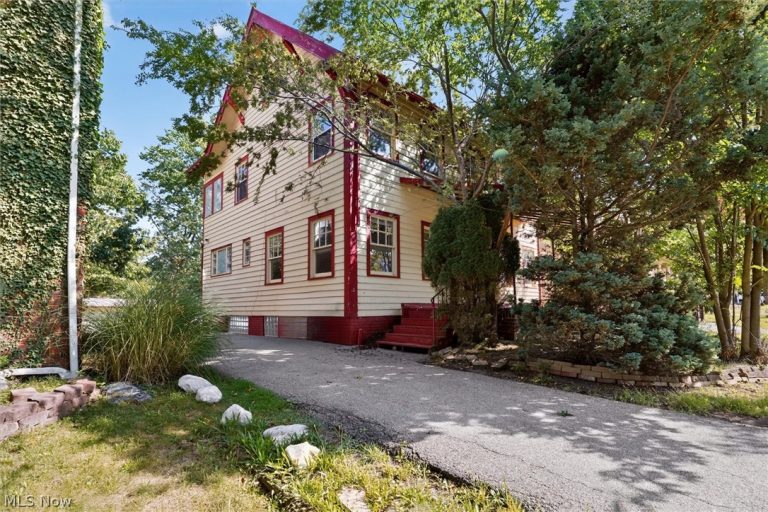 3335 Euclid Heights Boulevard, Cleveland Heights, OH - Photo 2