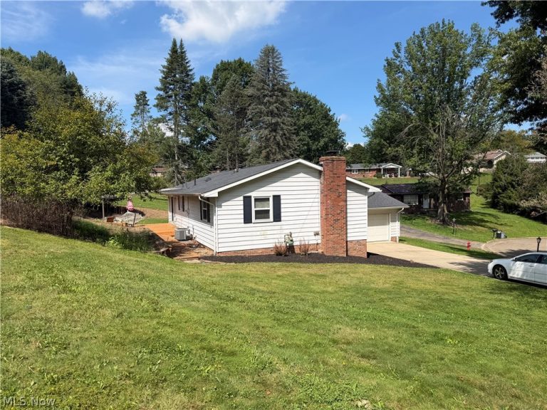 430 Hazelwood Drive, New Philadelphia, OH - Photo 4