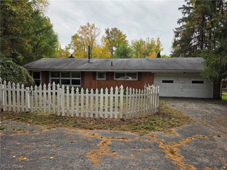 10057 Thwing Road, Chardon, OH - Photo 2