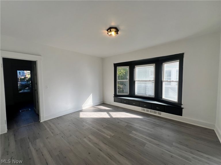 4004 Carlyle Avenue, Cleveland, OH - Photo 4