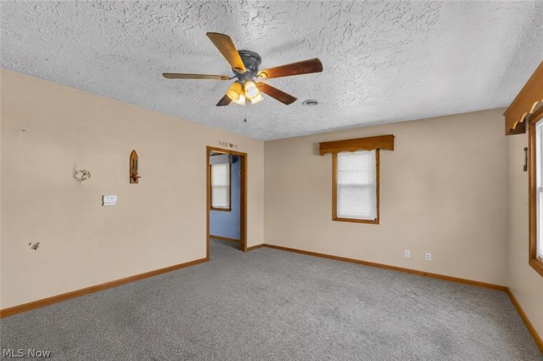 4556 Warren Sharon Road, Vienna, OH - Photo 6