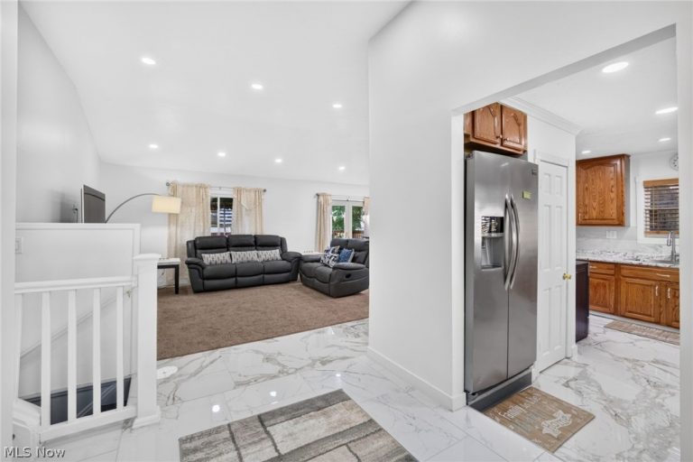 26673 Sudbury Drive, North Olmsted, OH - Photo 2