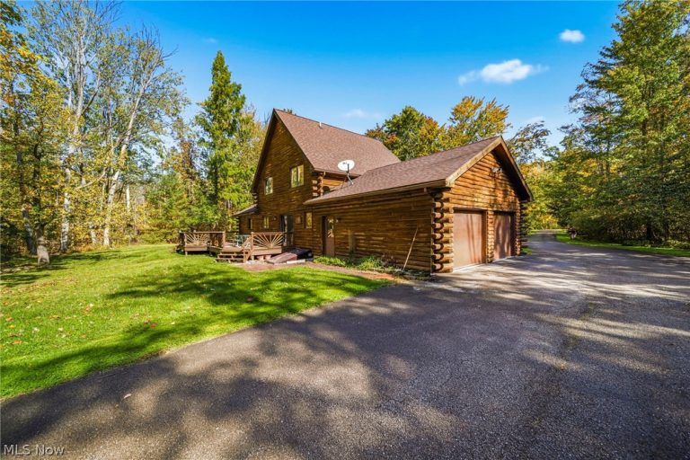 8520 Woodhill Drive, Chardon, OH - Photo 5