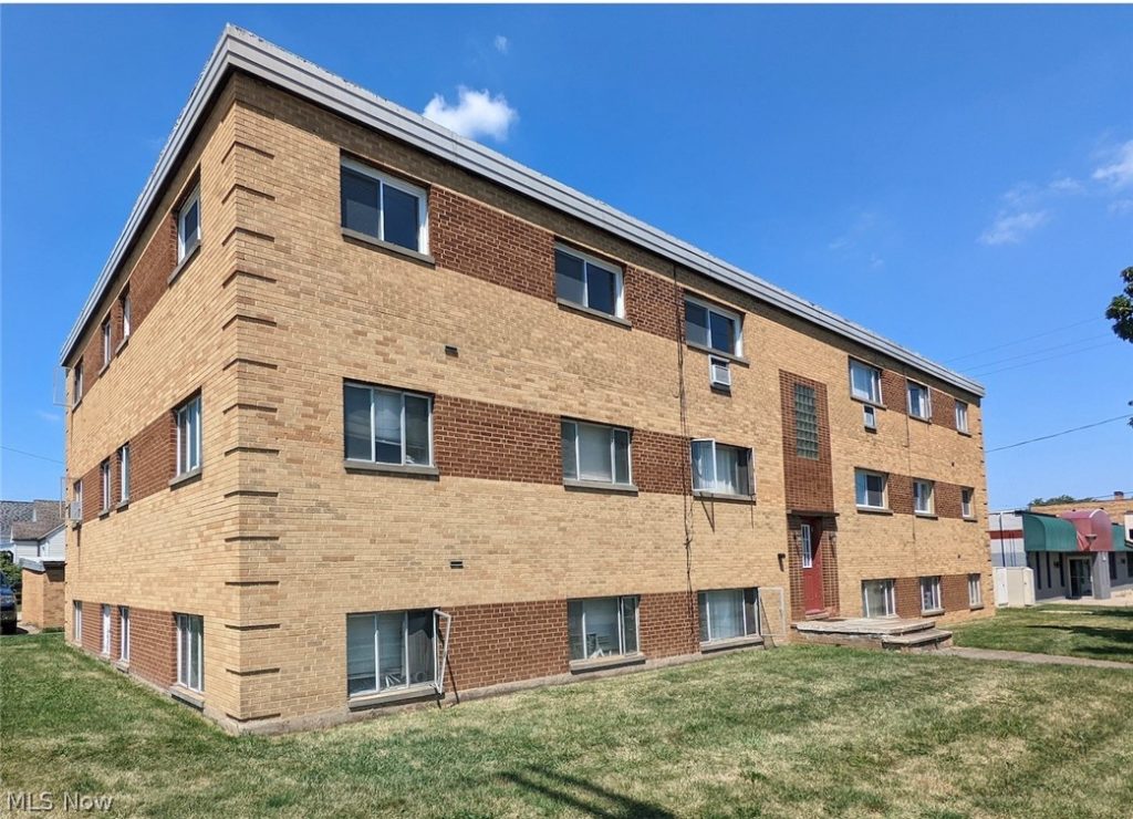 4230 Ridge Road, Brooklyn, OH
