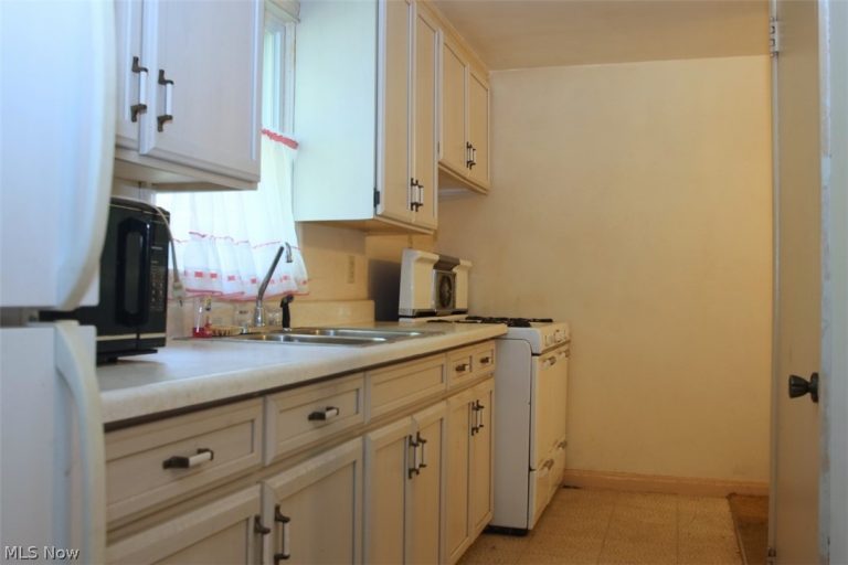 10071 Colfax Drive, Columbia Station, OH - Photo 8
