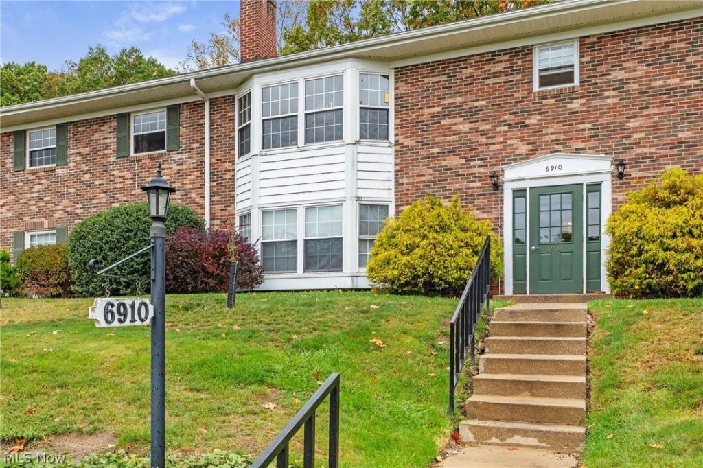 6910 Carriage Hill Drive #204, Brecksville, OH