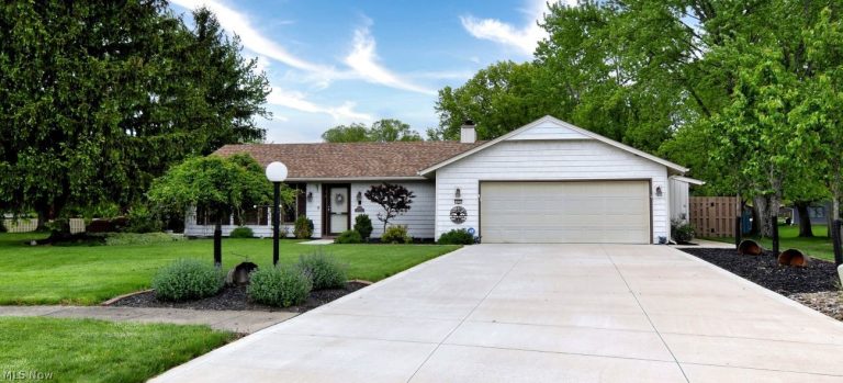 10797 Meadowgrass Road, Strongsville, OH - Photo 2