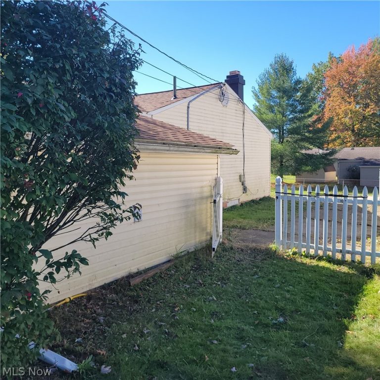 7366 Chennault Drive, North Ridgeville, OH - Photo 6