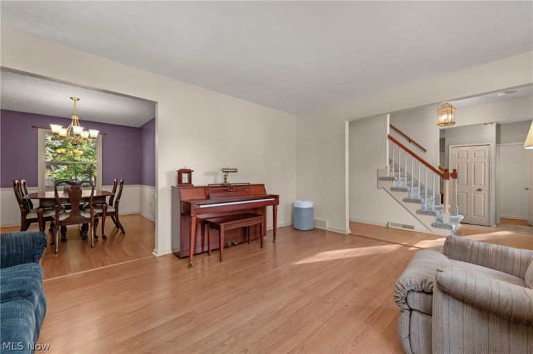 24450 Woodside Drive, North Olmsted, OH - Photo 6