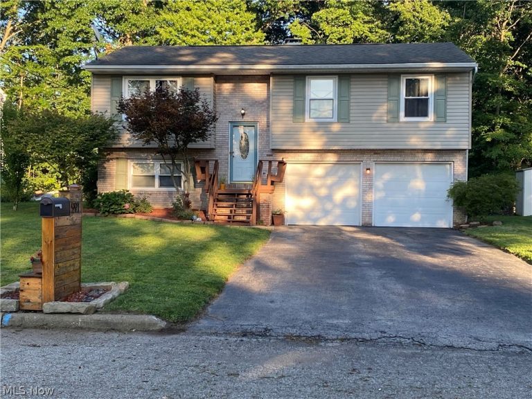 91 Hillview Drive, Hubbard, OH, 44425