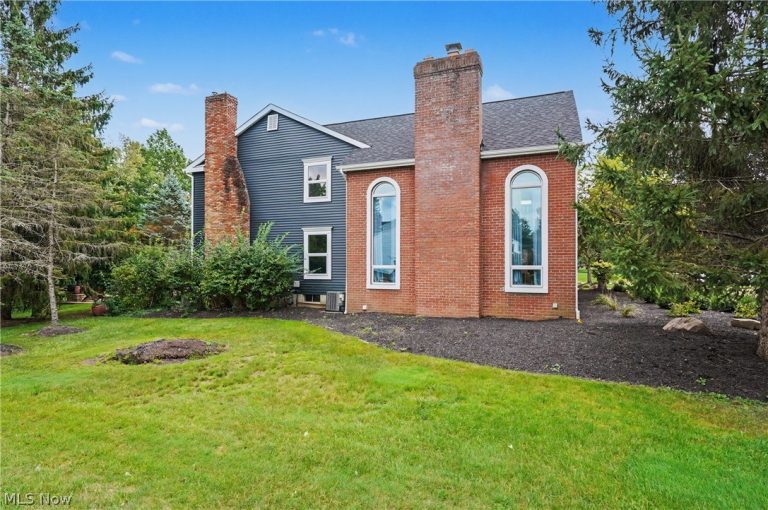207 Hayden Parkway, Hudson, OH - Photo 3