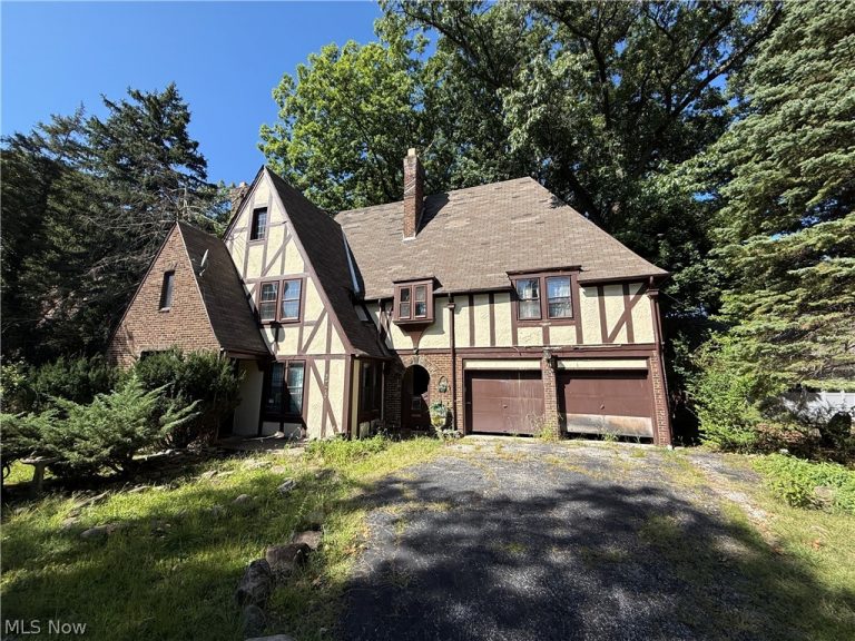 15705 Oakhill Road, East Cleveland, OH - Photo 2