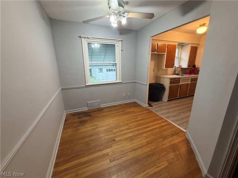 11509 Chester Road, Garfield Heights, OH - Photo 8