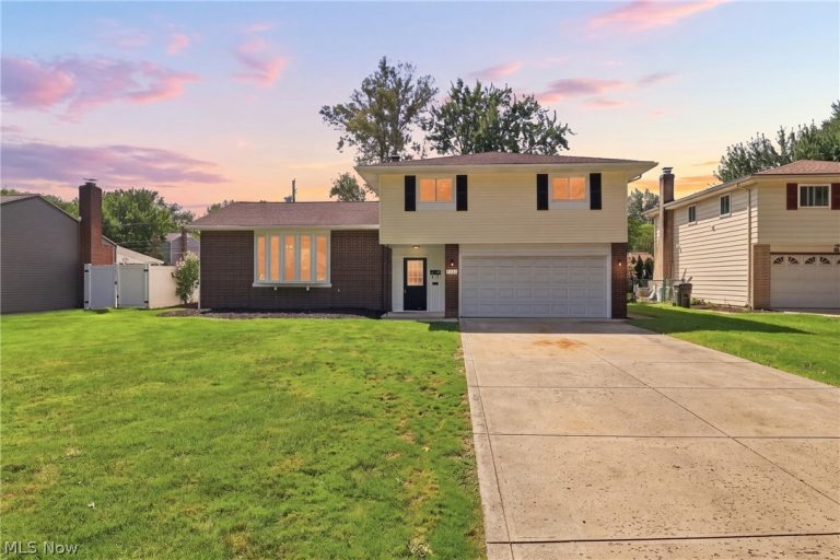 6126 Park Ridge Drive, North Olmsted, OH, 44070
