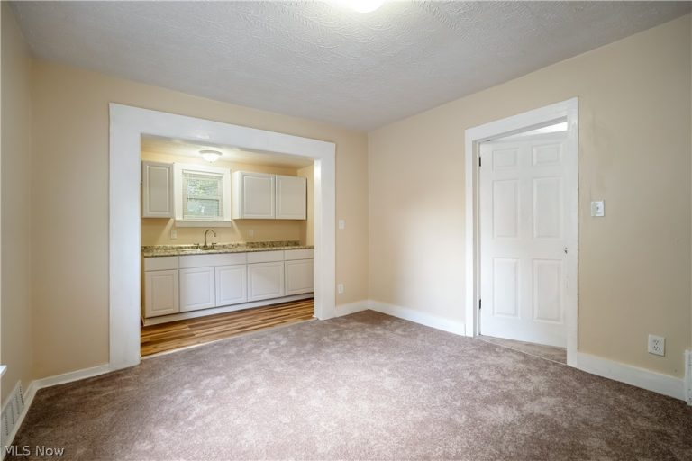 1152 Manning Avenue, Akron, OH - Photo 4