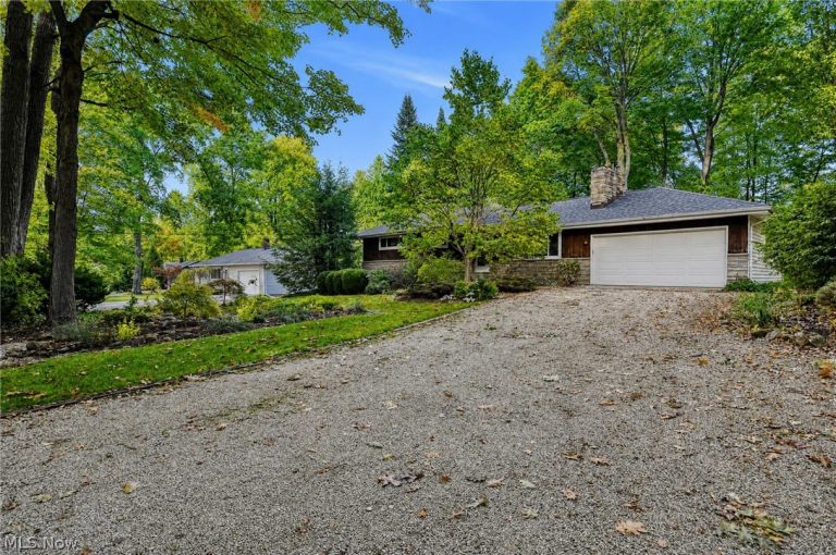 8261 Timberlane Drive, Concord Twp, OH - Photo 3